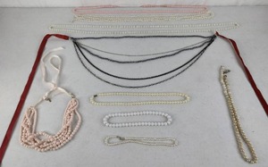 lot 315 image: Assortment of Costume Jewelry Necklaces