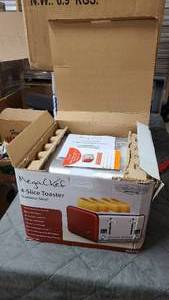 MegaChef 4-slice toaster new in box