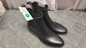 Size 9 Waterproof bootes