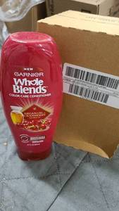 W Box of 4 Garnier Whole Blends Cranberry and Argan Oil Conditioner
