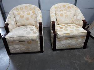 lot 3 image: Pair Of Thayer Coggin Wood Trim Side Chairs With Pillows In Excellent Condition 30x36x36