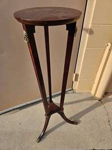 lot 5 image: Bombay Co. Table 40 Tall, 11 Round With Lion Head Brass Feet
