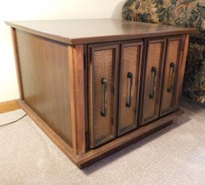 lot 6 image: Vintage MCM MERSMAN 82-25 Furniture Livingroom Den End-table Side-Table Two-Door...and Beautiful