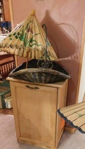 lot 11 image: Home DeCor & Furnishings Portable enclosed Garbage Can Station...