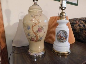lot 8 image: (2) Vintage Asian Art Table Lamps