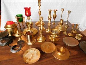 lot 14 image: Collectibles Home DeCor Brass Cast Candlestick Votive Tea Light Table Accents