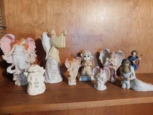 lot 23 image: Collectible Home DeCor Figurine Angel Seraphim Willow Tree