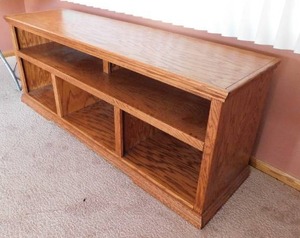 lot 26 image: Home Furnishings Solid Oak TV Console Accent Table By Legends