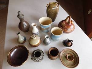 lot 31 image: Collectible Vintage Home DeCor Pottery Native Signed etc