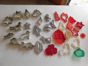 lot 34 image: Vintage Cookie Cutters