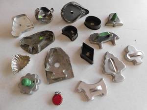 lot 35 image: Vintage Collectible Cookie Cutters