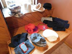 lot 36 image: Clothing Ladies Hats Gloves