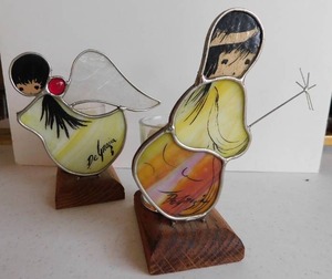 lot 40 image: Collectible Vintage Ted De Grazia Sun Catcher Stained Glass with Wood Base
