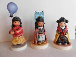 lot 41 image: Collectible Vintage Vintage Ted De Grazia Figurines