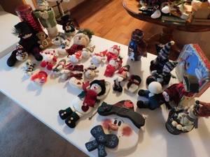 lot 145 image: Holiday DeCor
