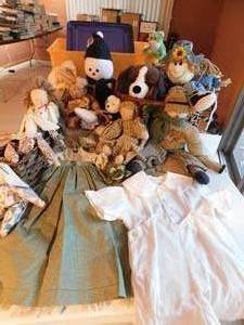 lot 61 image: Toys Stuffed Bears, Dolls, Snowman Etc.