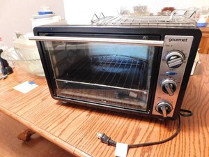 lot 55 image: Household Appliance  Countertop GOURMET Toaster Oven