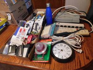 lot 98 image: The Electrical Gadgets Lot