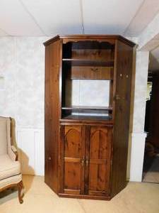 lot 108 image: Vintage Entertainment Center