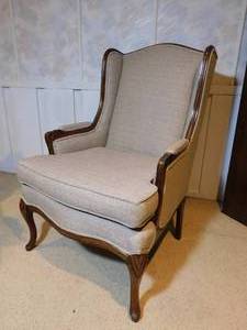 lot 112 image: Vintage Furniture Livingroom Bedroom Wing Back Beige Upholstered Arm Chair