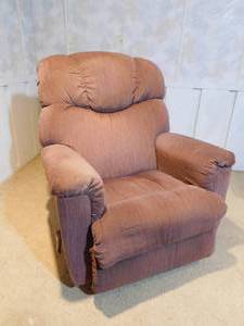 lot 114 image: Furniture LAZY-BOY Recliner Lavender...