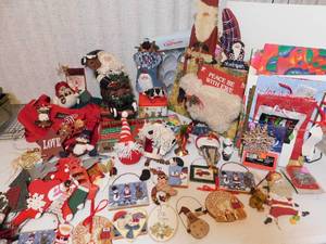 lot 116 image: Holiday DeCor Christmas Collection...
