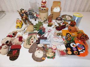 lot 117 image: Holiday DeCor Christmas Fall...