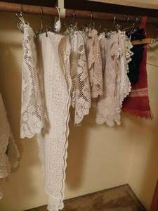 lot 142 image: Vintage Home DeCor Textile Linen Doilies Table Runner...