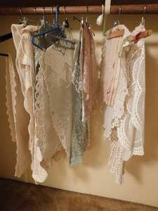 lot 143 image: Vintage Home DeCor Textile Linen Doilies Table Runner...