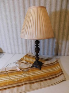 lot 119 image: Home Furnishings Lighting Table Lamp Linen Table Runner...