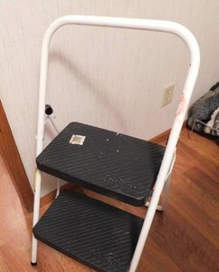 lot 138 image: Home Furnishings Stepstool Cosco