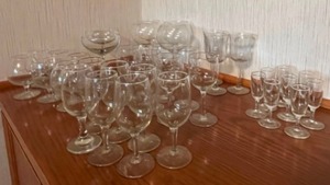 lot 81 image: Household Kitchen Bar Drink Glasses Stemware Etc