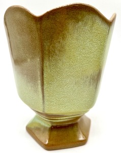 lot 59 image: Vintage Frankoma Pottery - Prairie Green Planters and Wagon Wheel Sugar Bowl