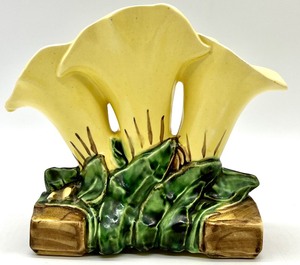 lot 73 image: Vintage Yellow MCCOY and ABINGDON Vases