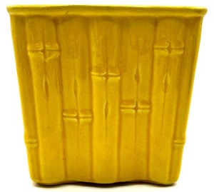 lot 87 image: CALIFORNIA USA Marked Cermaic Yellow Pot and Blue Bowl