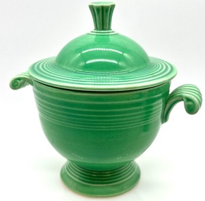 lot 132 image: Rare Circa 1936 - 1951 Green FIESTA WARE &1930s RED WING GYPSY TRAIL Sugar And Creamer Containers