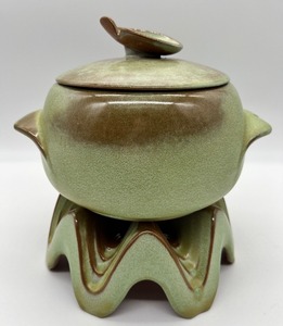 lot 10 image: Vintage FRANKOMA Covered Casserole Bean Pot with Warmer Base