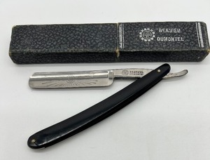 lot 20 image: Vintage Beaujeu Dumontel Straight Edge Razor with Box