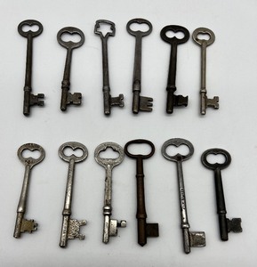 lot 22 image: Lot of 12 Vintage Skeleton Keys - Russel & Erwin