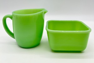 lot 31 image: Vintage JADEITE Fire King Refrigerator Dish and Creamer