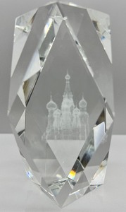 lot 35 image: Crystal Red Square Cathedral - Russia & Crystal Prism Paperweight
