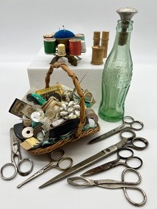 lot 42 image: Vintage Variety of Sewing Notions