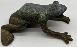 lot 174 image: Bronze FROG outdoor Garden decor & 4 Brass Hose Nozzles Champion Thompson