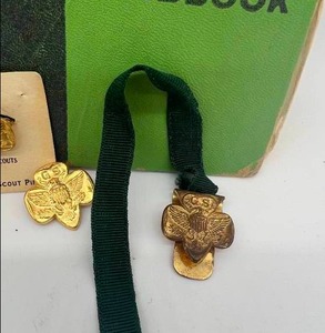 lot 176 image: Vintage GIRL SCOUT Items - Pins, Bookmark, New Edition First Edition Hand Book 1953
