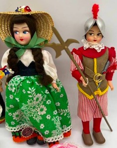 lot 187 image: Lot of 5 Souvenir Dolls - Italy, France & Sweden