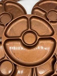 lot 142 image: Vintage LASTAWARE Plas-tex Separated Picnic Plates Copper Swirl Plastic Retro Style x 7