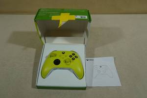 lot 13 image: Microsoft XBOX Controller -Electric Volt