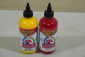 lot 108 image: 2 8fl oz Unicorn Spit Gel Stain & Glaze -Yellow & Red