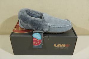 lot 129 image: Lamo Womens Aussie Moccasin Slippers -Size 8, Charcoal