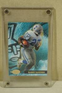 lot 165 image: 1996 Topps Barry Sanders #9 Football Card